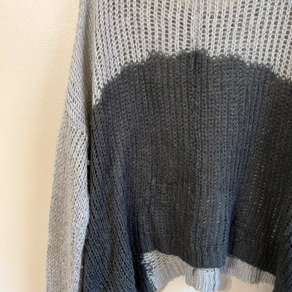 Listicle M/L sweater - Picture 5 of 7